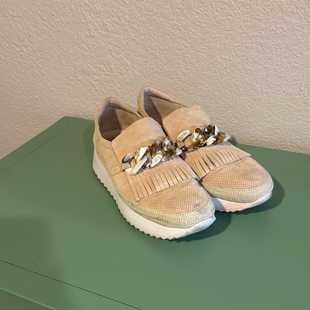 Vaneli Tan Flats Sleek and Comfortable Design